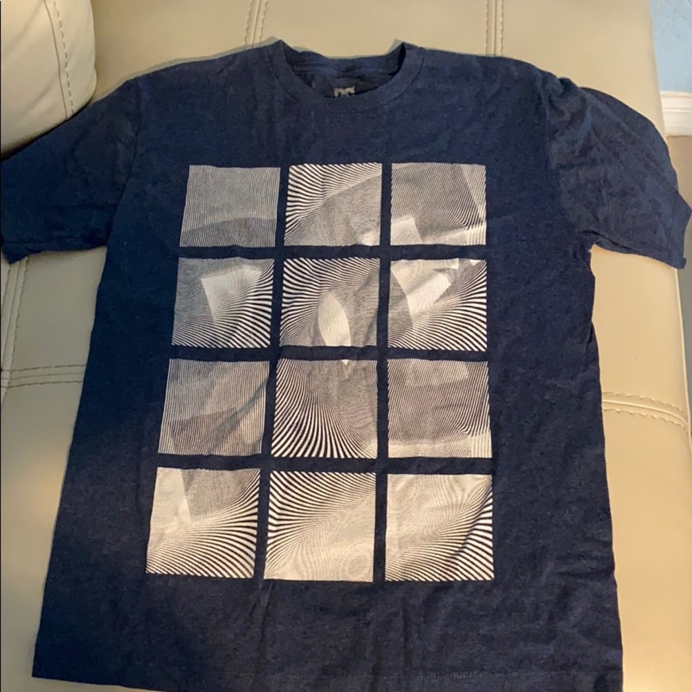 DC size M men’s T-shirt